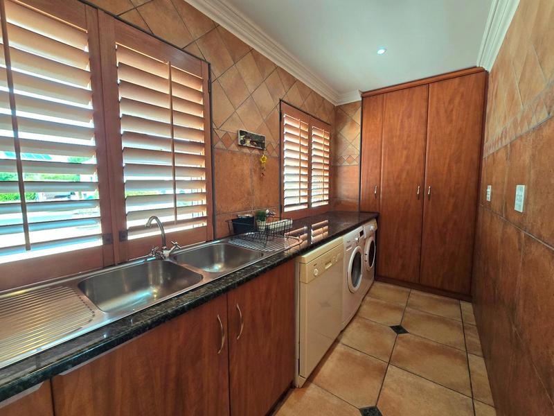 5 Bedroom Property for Sale in Golden Mile Western Cape